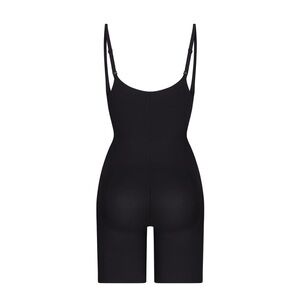 SKIMS BODY BUTT ENHANCING OPEN BUST PADDED BODYSUIT